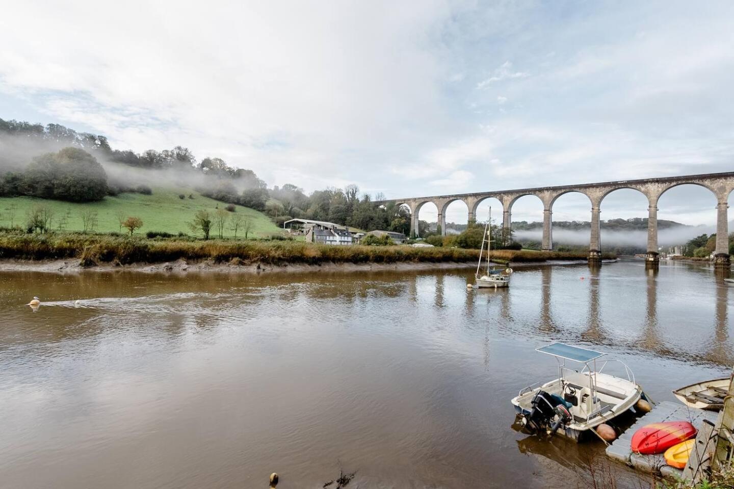 Calstock Viaduct River View & Outdoor Bath - Couples Retreat מראה חיצוני תמונה