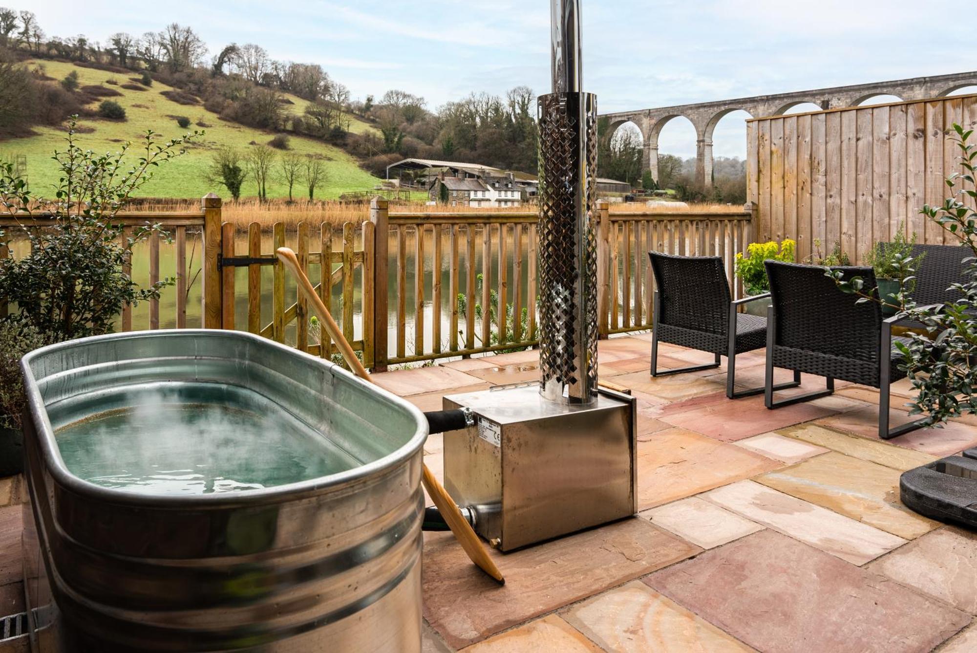 Calstock Viaduct River View & Outdoor Bath - Couples Retreat מראה חיצוני תמונה
